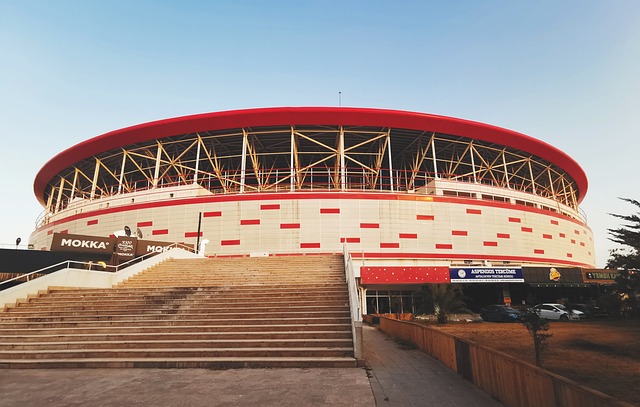 选修课玩出新高度,西北首个滑翔伞选修课在西安翻译学院开课啦.