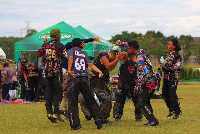 层将目光锁 层将目光锁